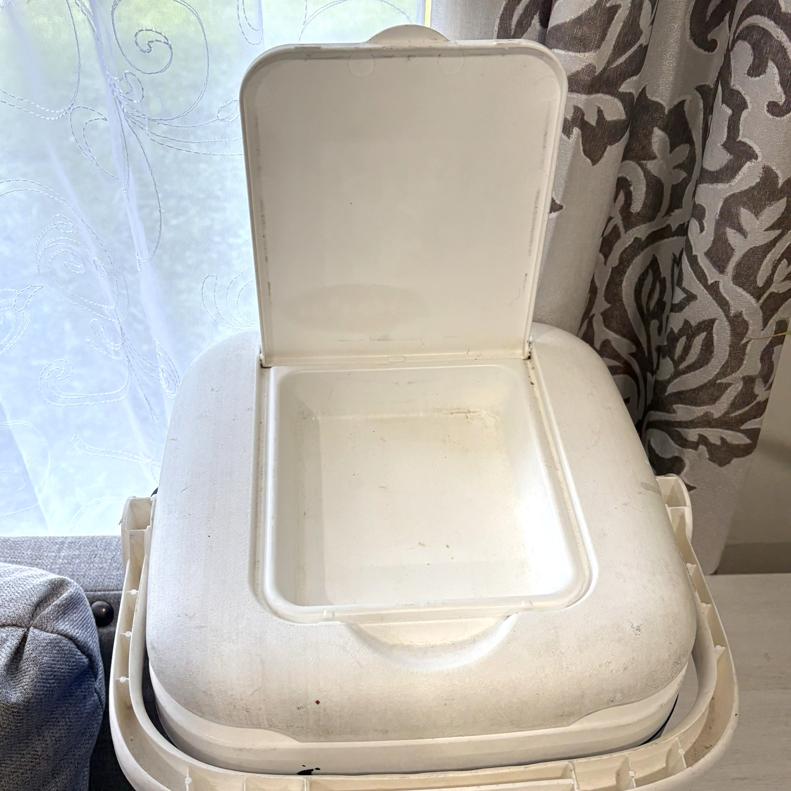 Igloo Ice Cube 12 Quart 14 Can Plastic Cooler Blue White Top Compartment Handle
