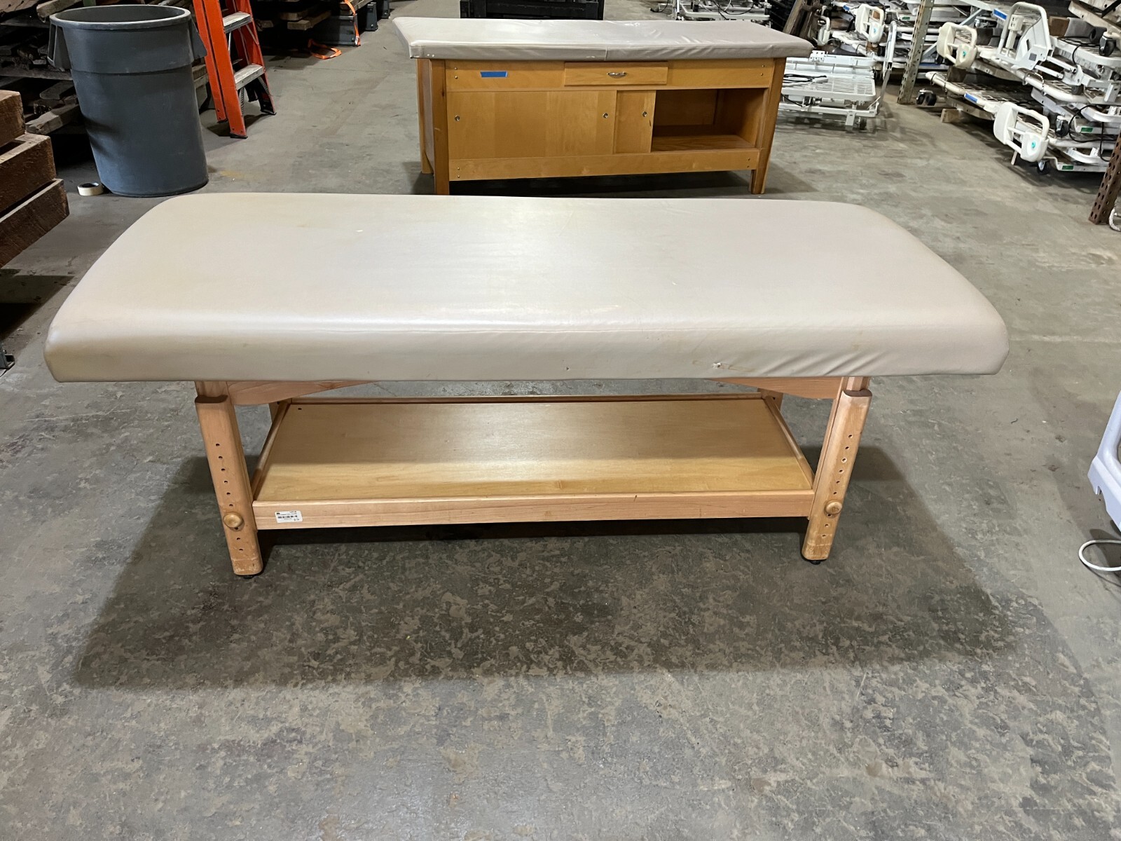 Adjustable Flat Top Clinician Massage Treatment Exam Therapy Table, Oakworks