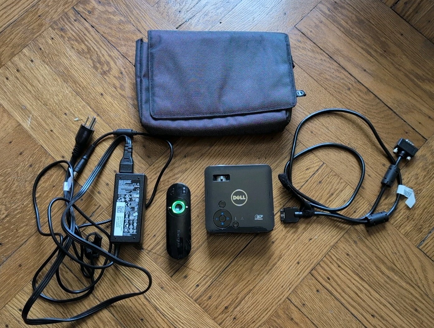 Dell M115HD Mobile Projector DLP 1280x800 Low 39 Lamp Hours w/Case, VGA, Adapter