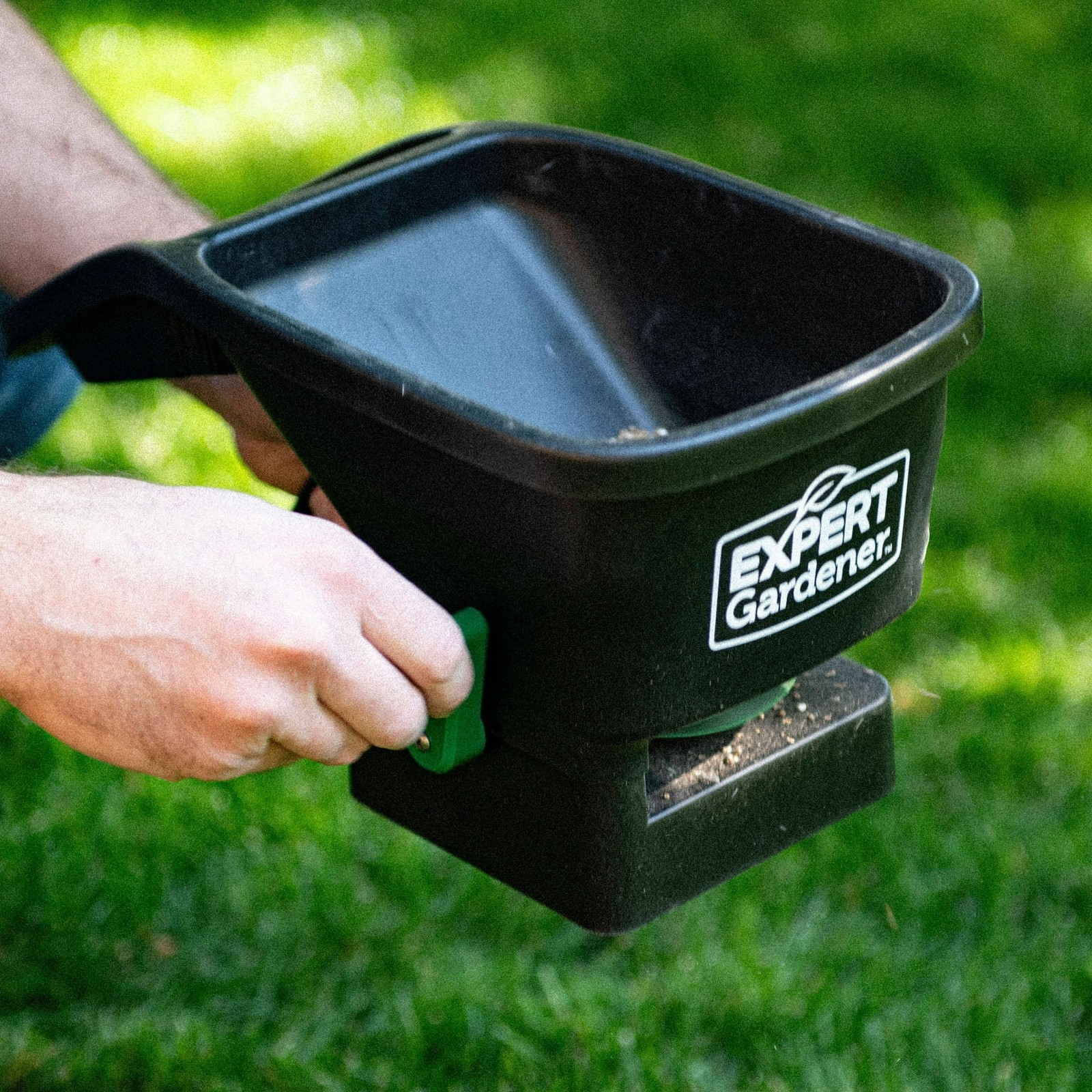 Expert Gardener 6 lb Capacity Handheld Broadcast Spreader