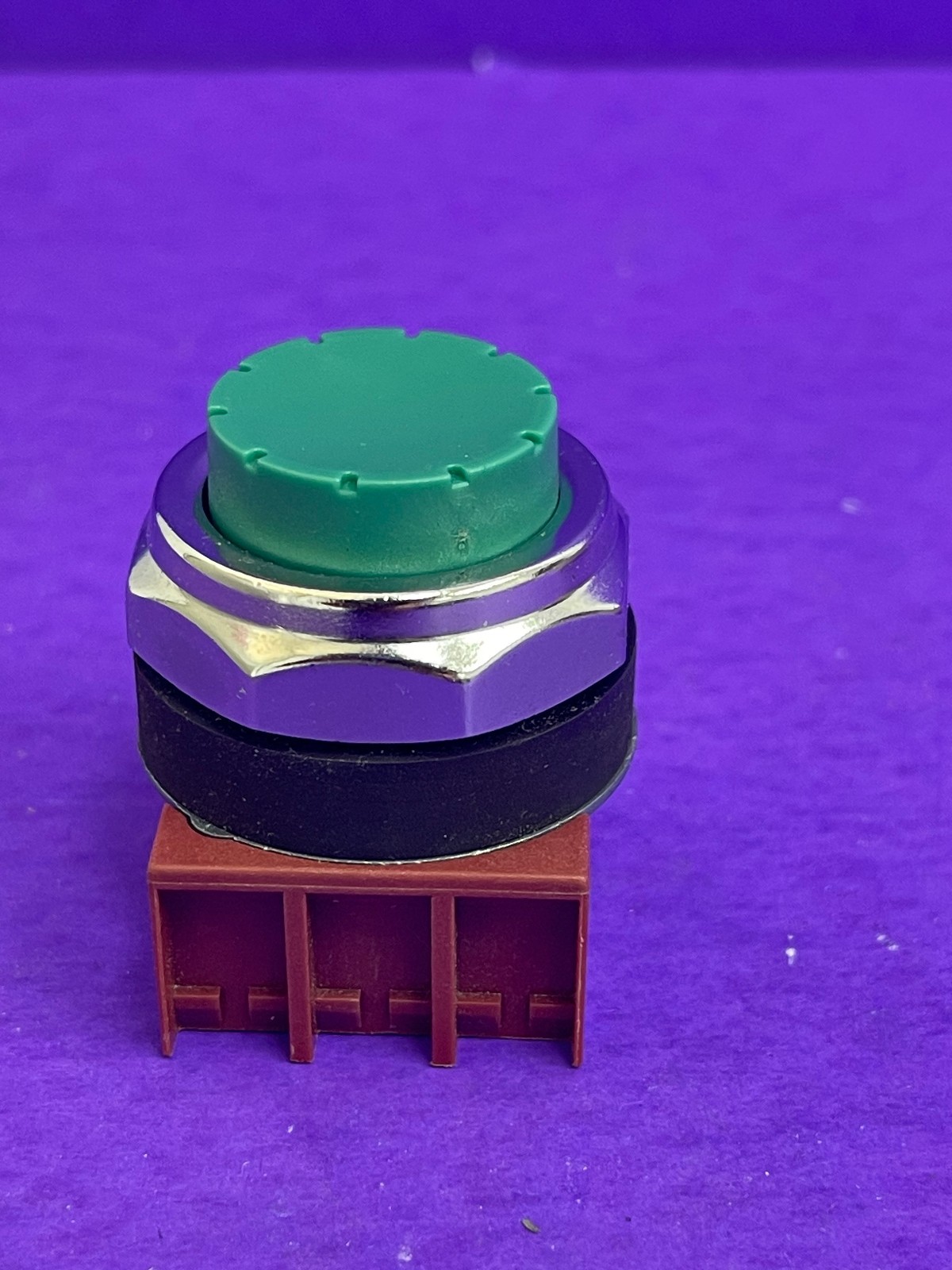 New Siemens 3SB03-PEG 30mm Green Extended Momentary Pushbutton