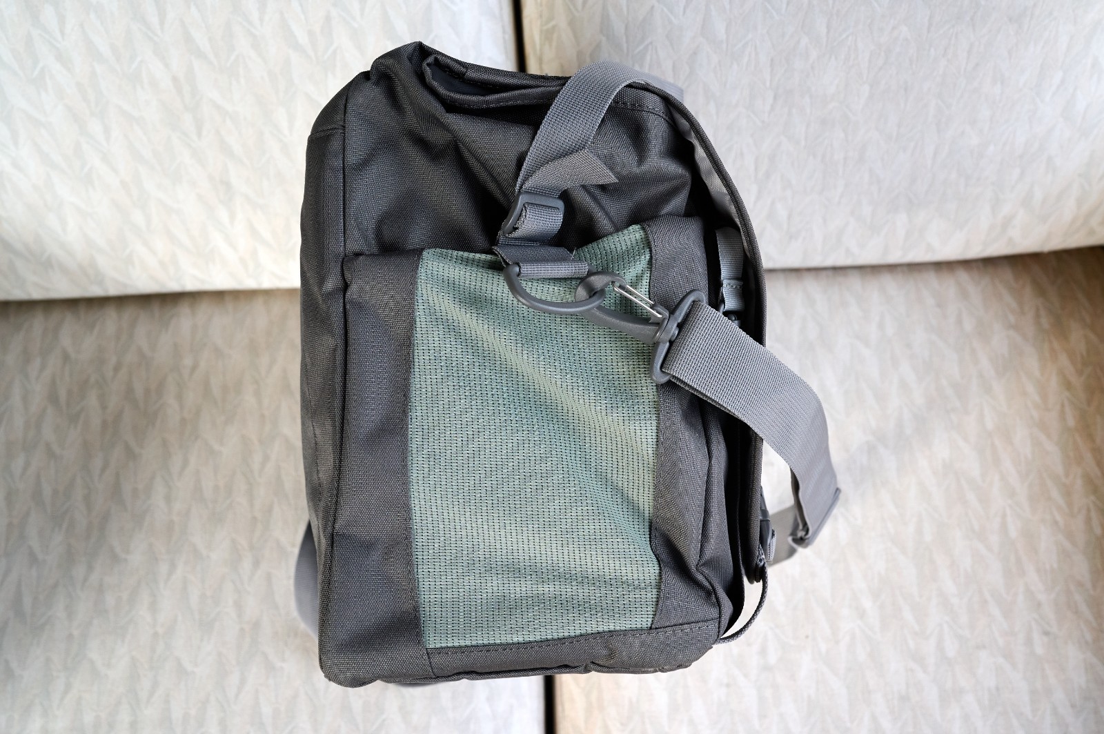 Lowepro Nova Sport 35L AW Camera Messenger Bag for photo gear, Gray, New