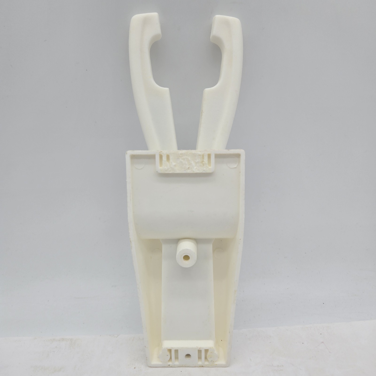 Pampered Chef 1075 Multi Purpose Kitchen Shears Scissors White with Wall Holder