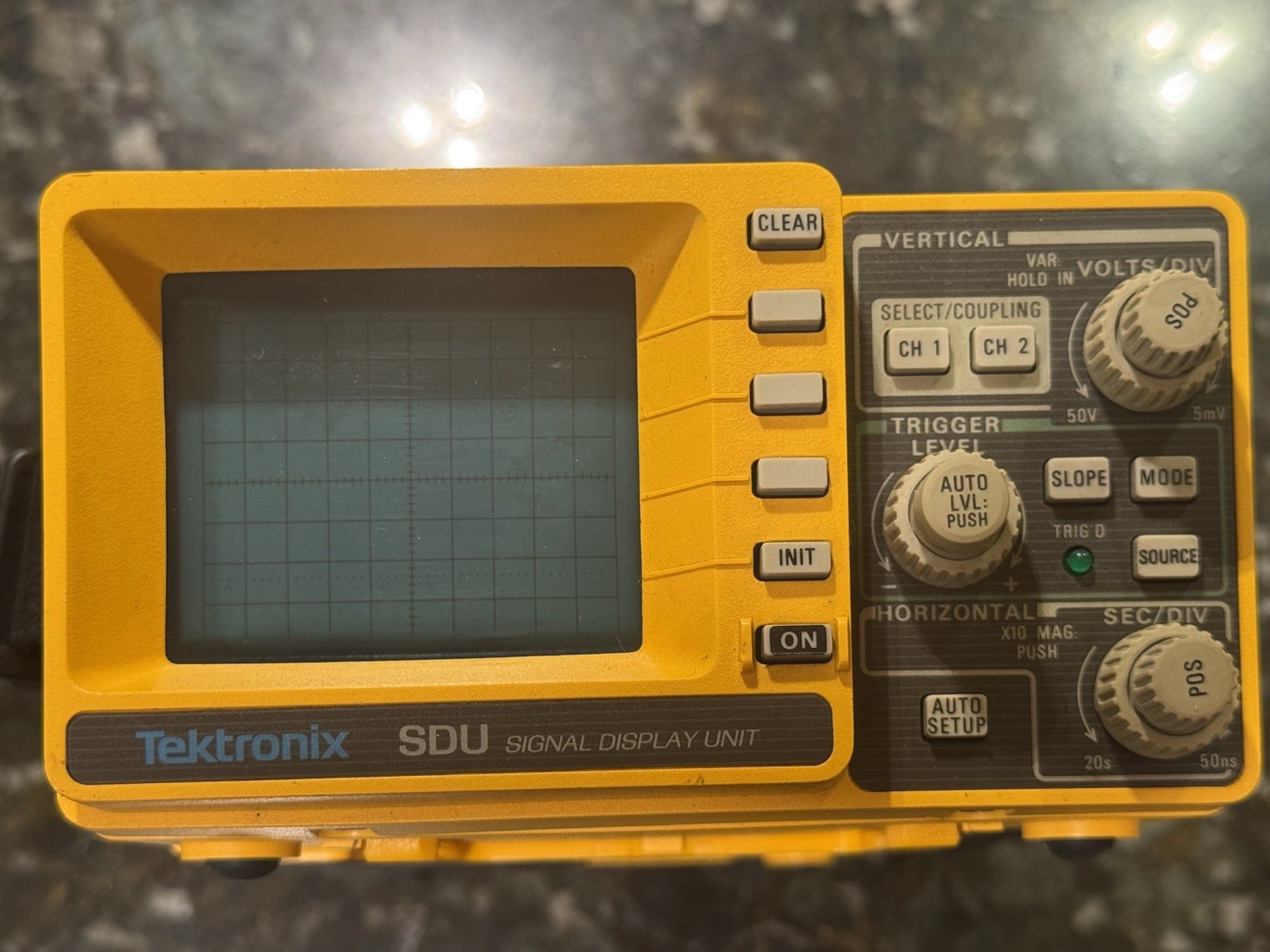 Tektronix 222 SDU portable 10MHZ - Yellow