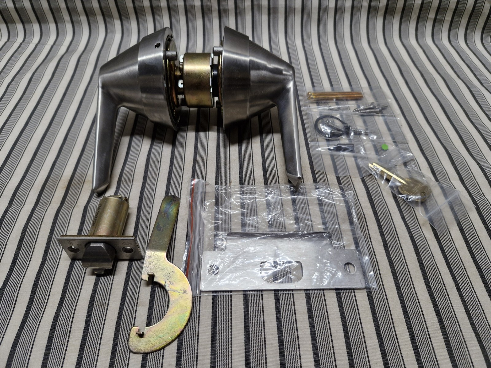 Marks USA 195SSF/32D Institutional Series Life Safety Cylindrical Lever Lockset