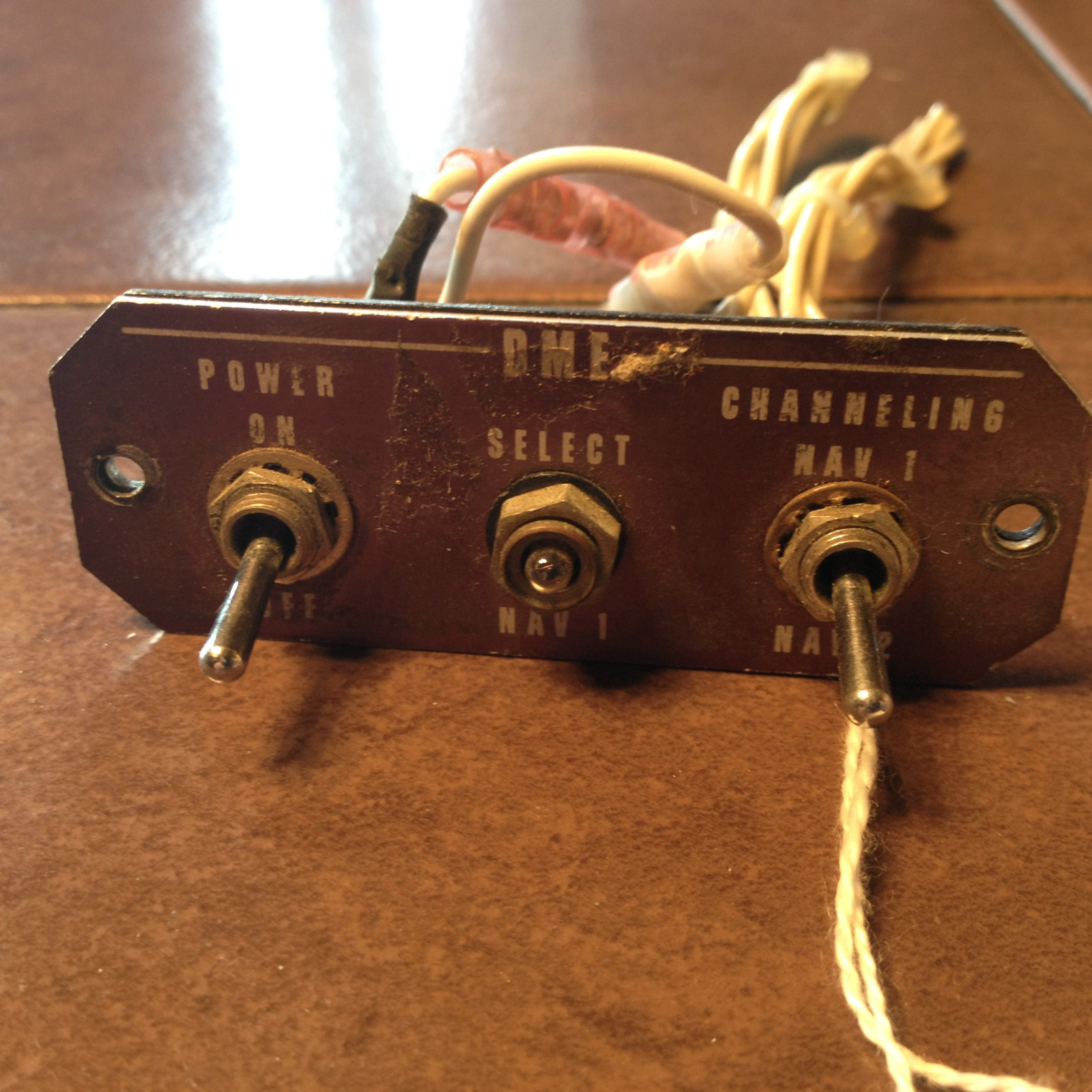 DME Nav 1 - Nav 2 Select Switching Panel