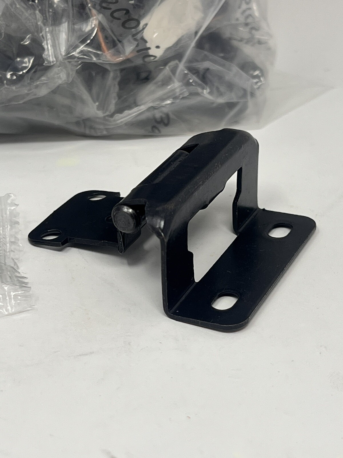 24x DecoBasics Partial Overlay Cabinet Hinges 1/2” Bronze