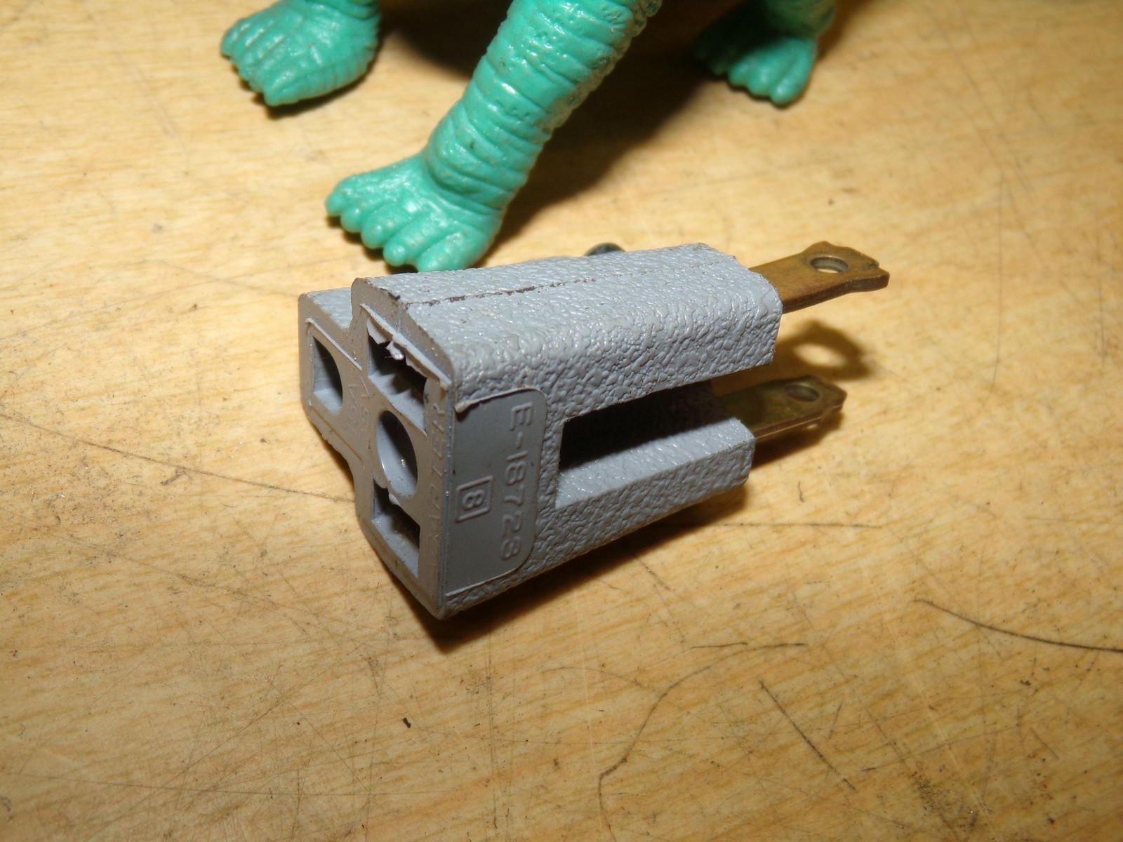 E-18723 Adapter, 2 Prong 15A 25V *Free Shipping*