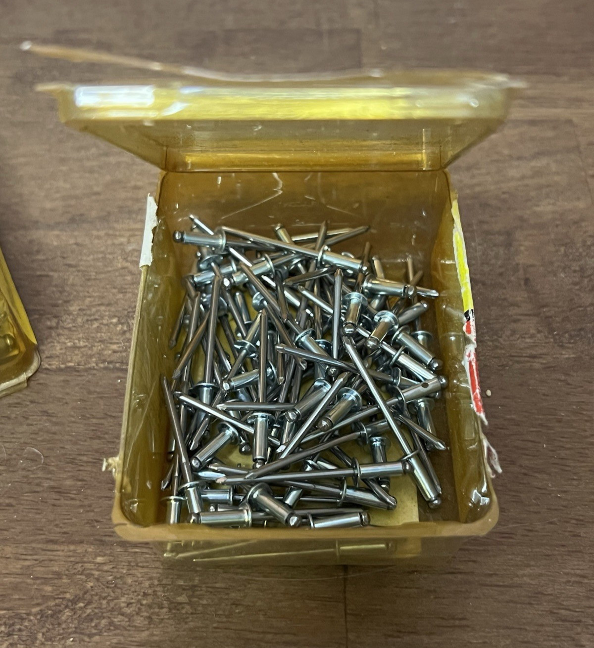 ARROW Model RH200 Fastener Rivet Tool with 400+ Assorted Size Rivets