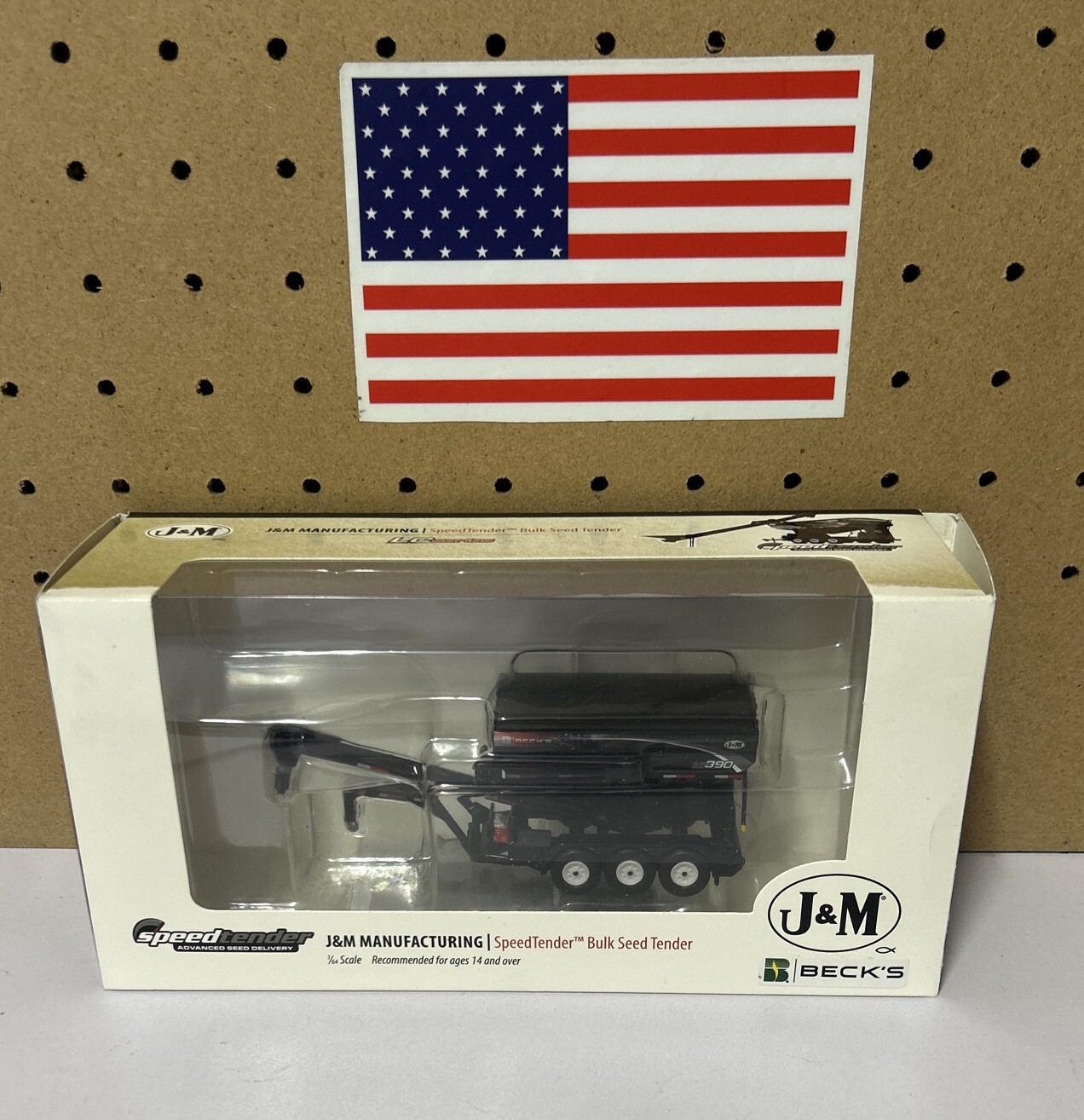 SPECCAST 1:64 *J&M* LC390 Seed Tender TRI-AXLE Beck’s Speed tender Gooseneck