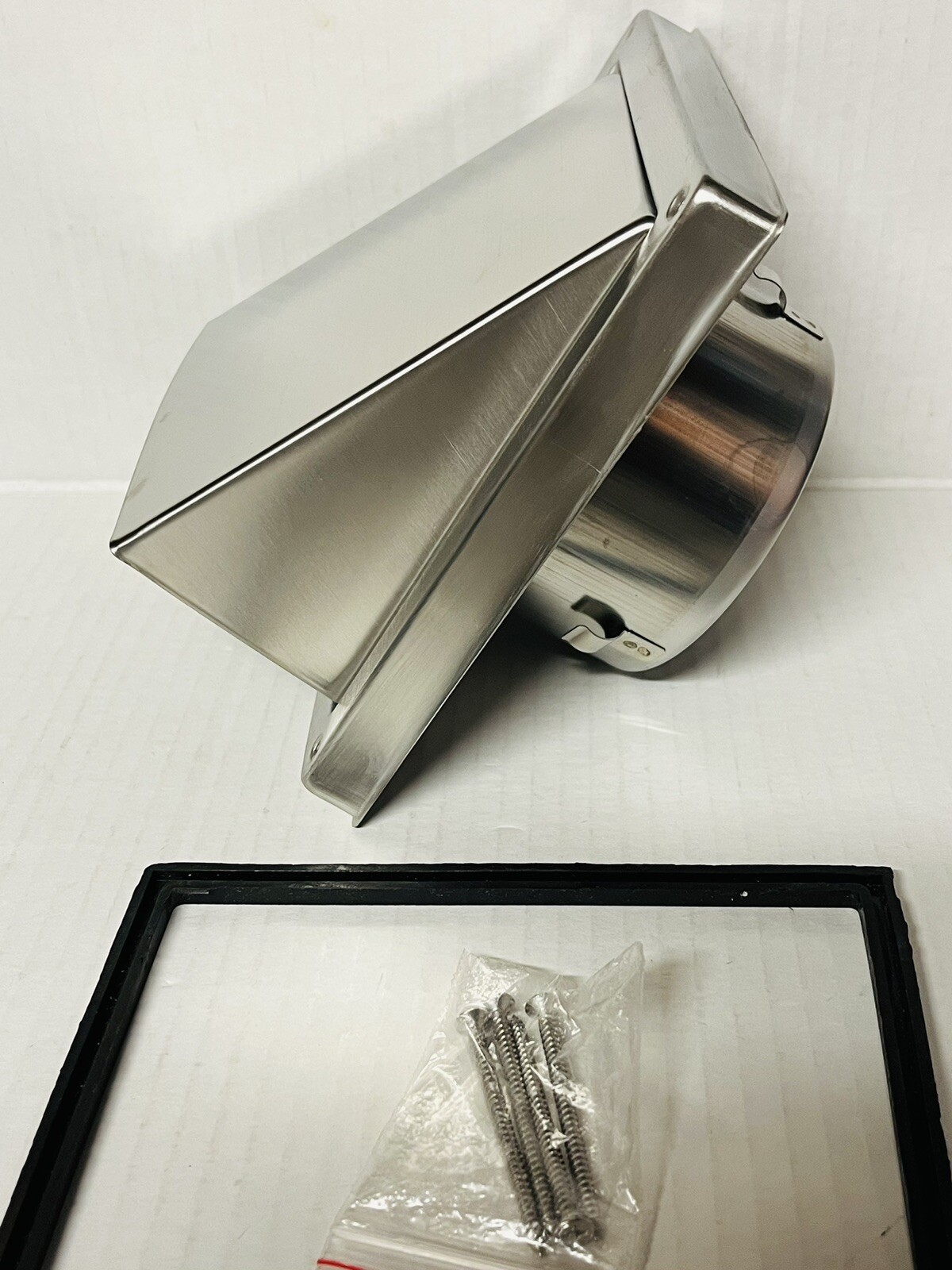 Cowled Square Exhaust Wall Vent With Cushioned No Return Flap