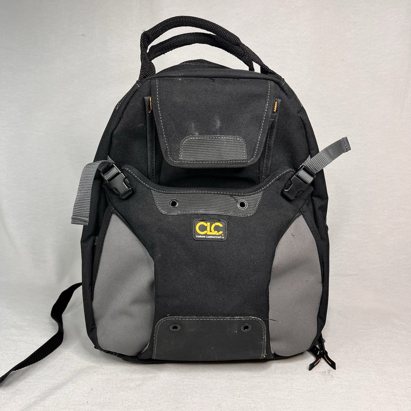 Custom Leather Craft Toolworks 1134 Deluxe Tool Backpack; 44 Pocket - EUC