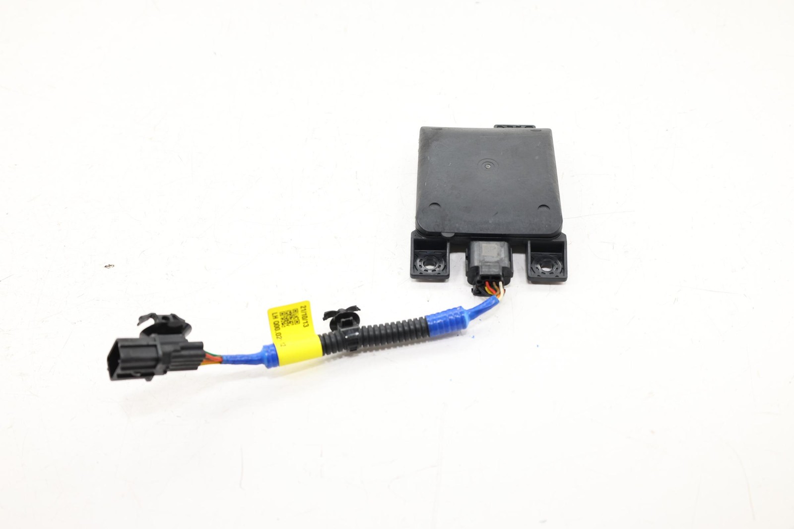 2022 - 2023 HYUNDAI KONA REAR LEFT BLIND SPOT RADAR SENSOR MODULE OEM