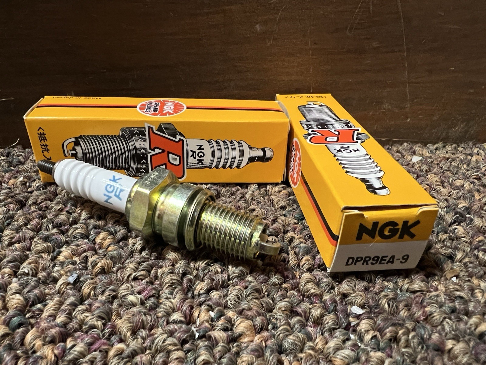 New 2 Pack Genuine NGK DPR9EA-9 Spark Plug   NGK-R
