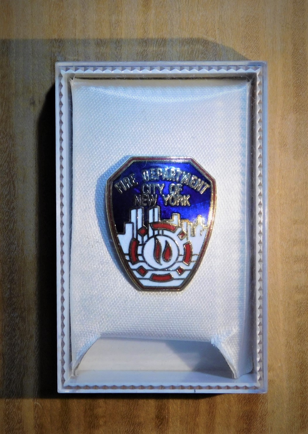 GEMSCO NOS FDNY Vintage PIN - FIRE DEPARTMENT FDNY - NY - ENAMELED CLUTCH BACK