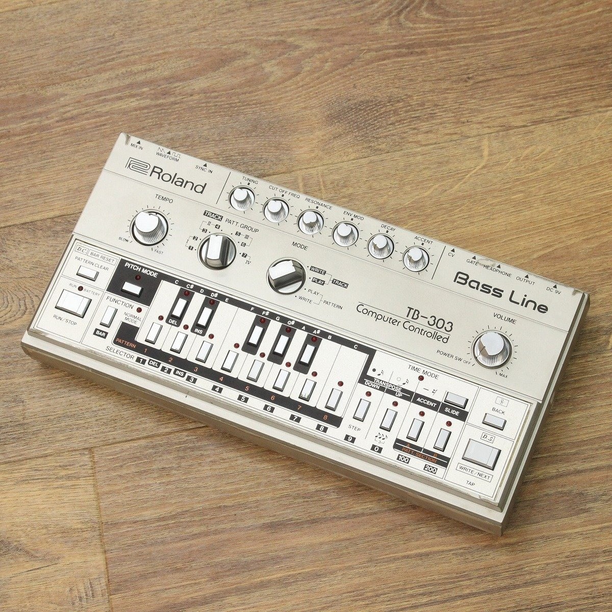 Roland / TB-303 Bass Line VINTAGE Size 650 × 240 × 95 mm Operation verified