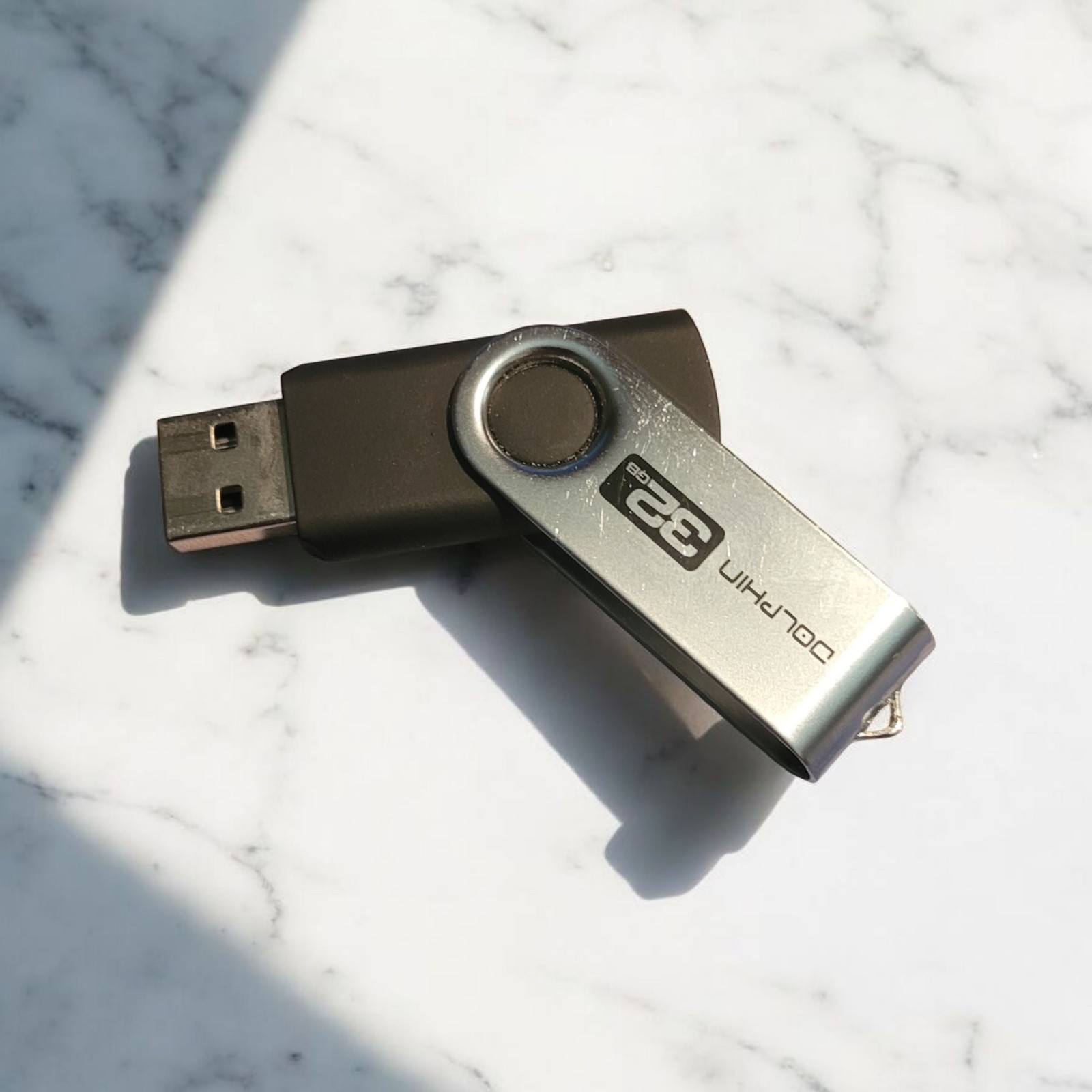 Black Dolphin USB Flip Flash Drive Memory Stick Thumb 32Gb Win Formatted