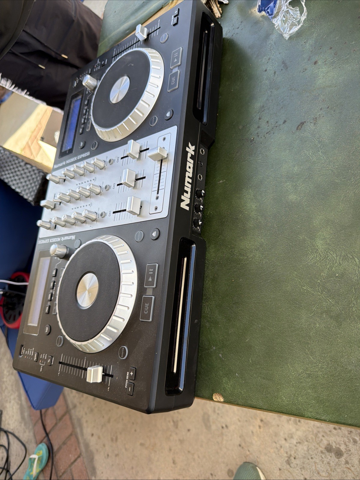 Numark Mixdeck Express Double Deck DJ Controller, USB, CD, MP3, Filter