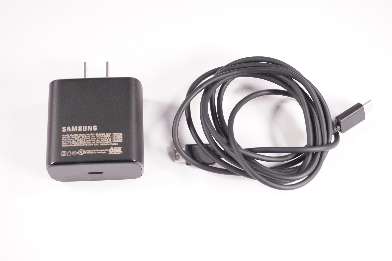 EP-TA845 Samsung 45W 15V 3A Ac Adapter XE530QDA-KA1US