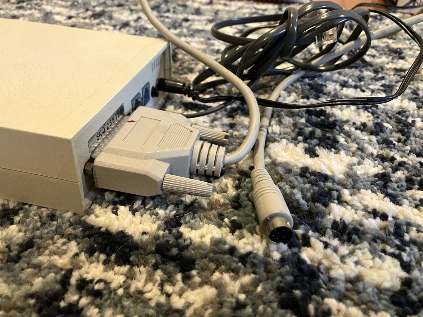 Compudyne 2400e External Modem TURNS ON with Macintosh Cable