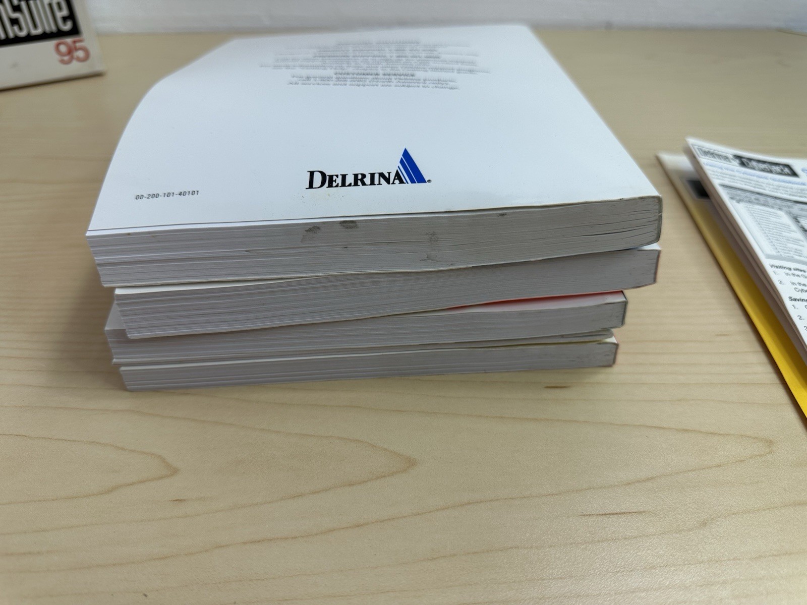 Delrina Commsuite The Complete Communications Solution For Windows 95 Used