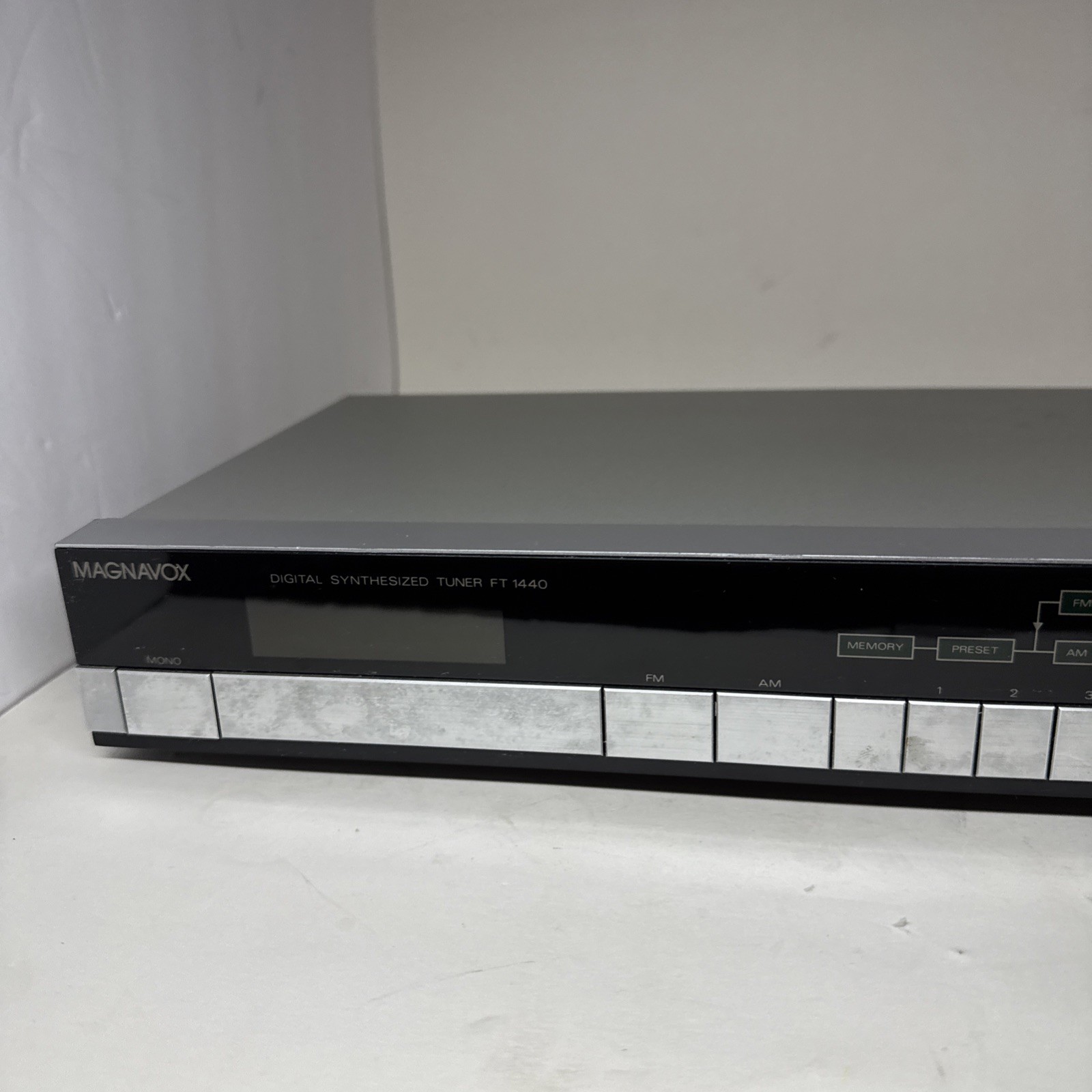 Vintage Magnavox FT1440 FM AM Digital Synthesized Stereo Tuner