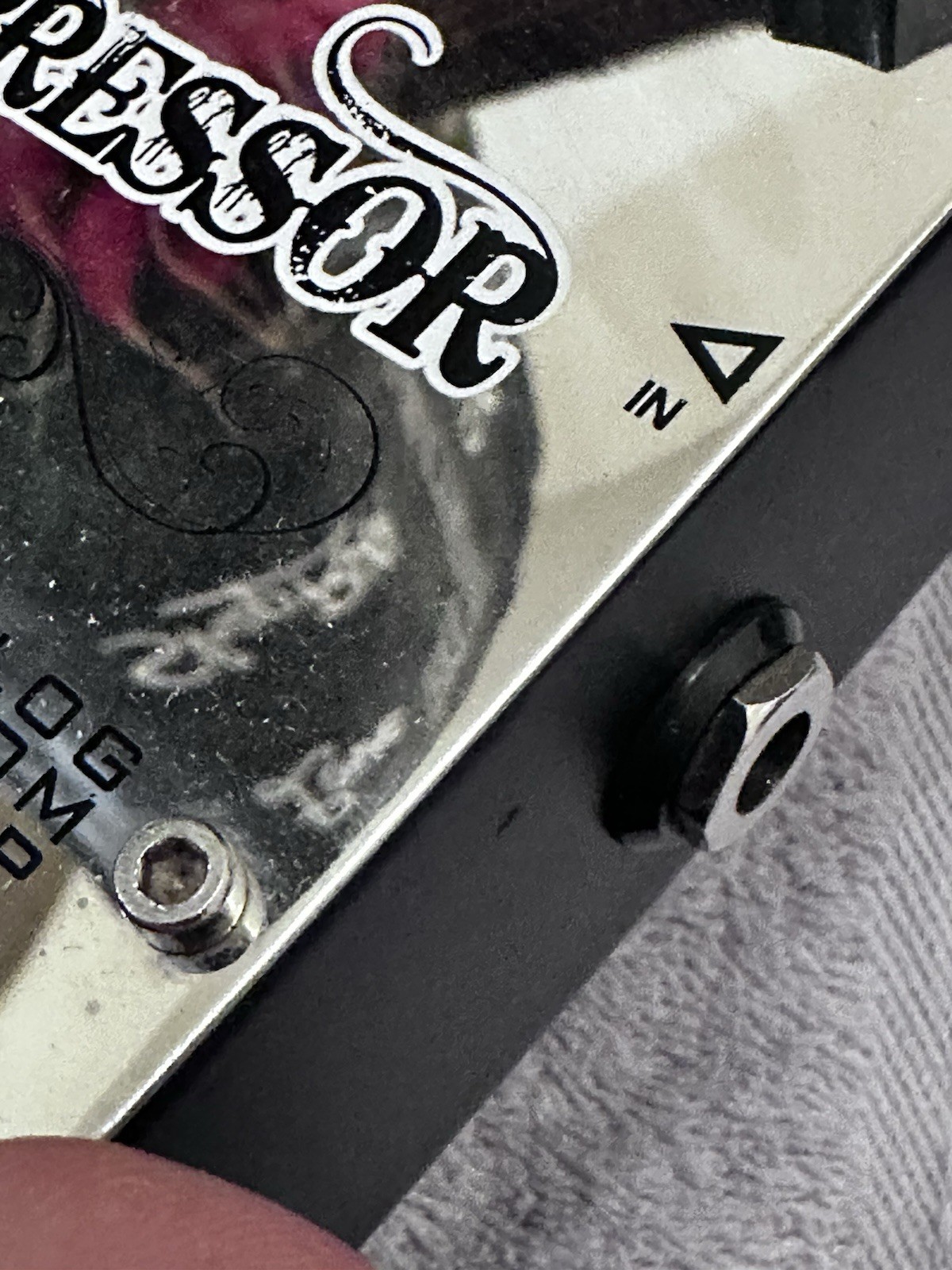 Akai “Professional” Compressor: Electric Guitar Pedal