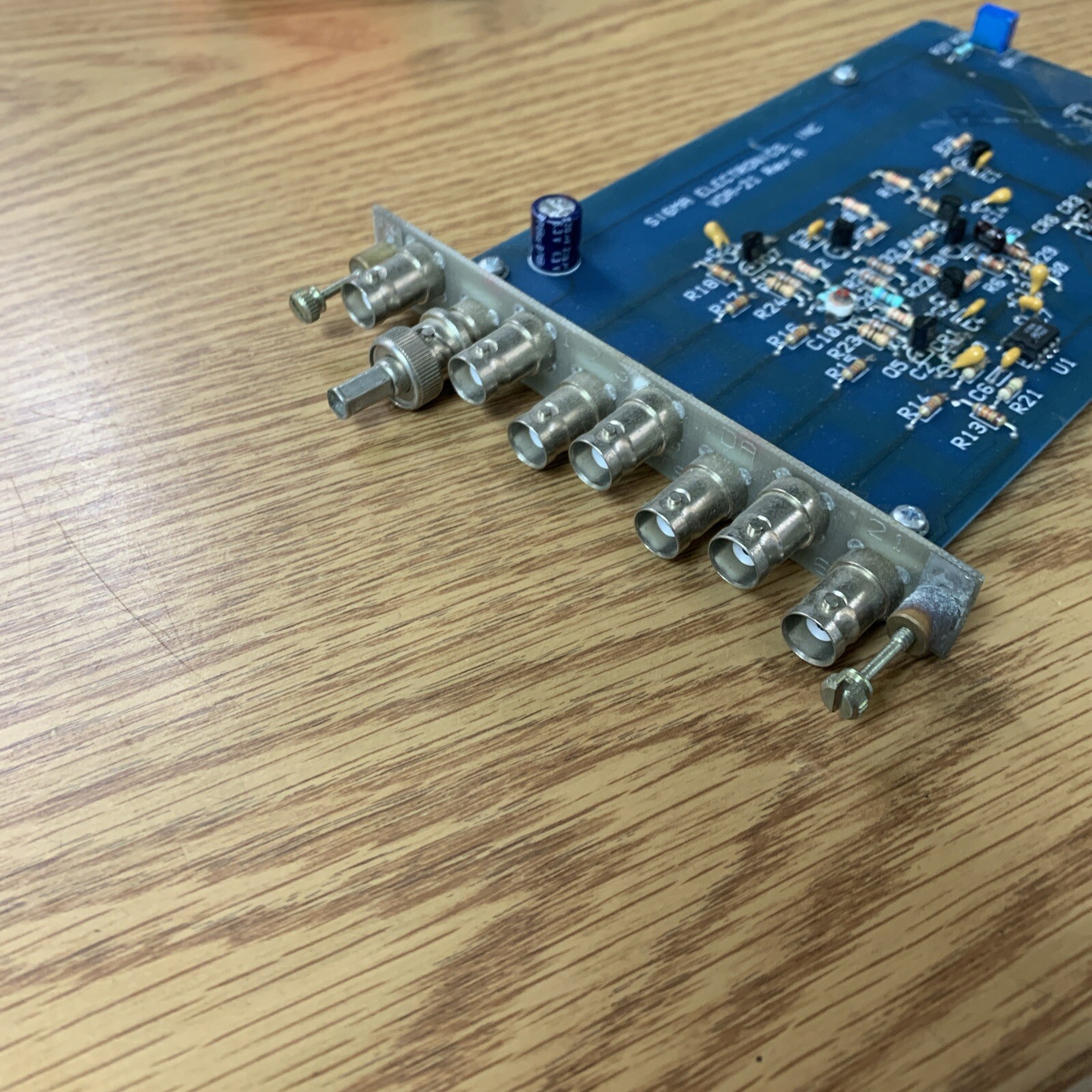 Sigma Electronics VDA-21 2x6 2100 Series Video Distribution See Pics