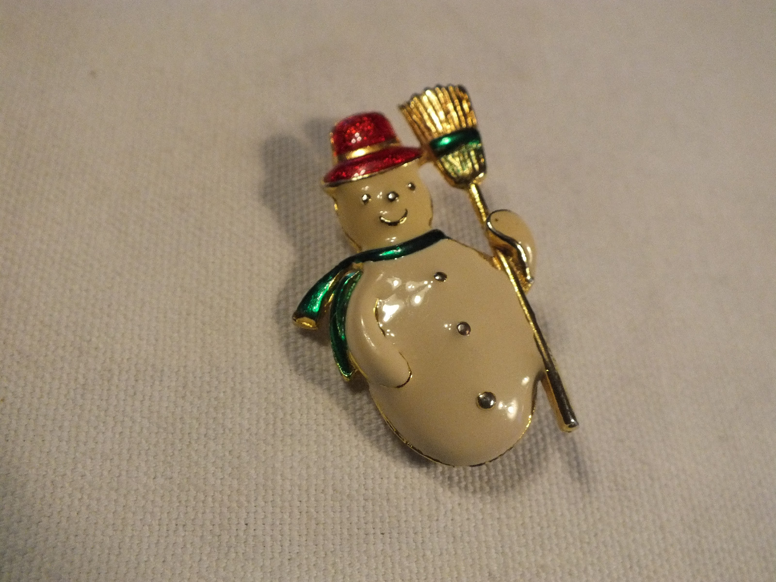 Beautiful Christmas Brooch Pin Gold Tone Snowman Red Green White Enamel 1 3/4x1"