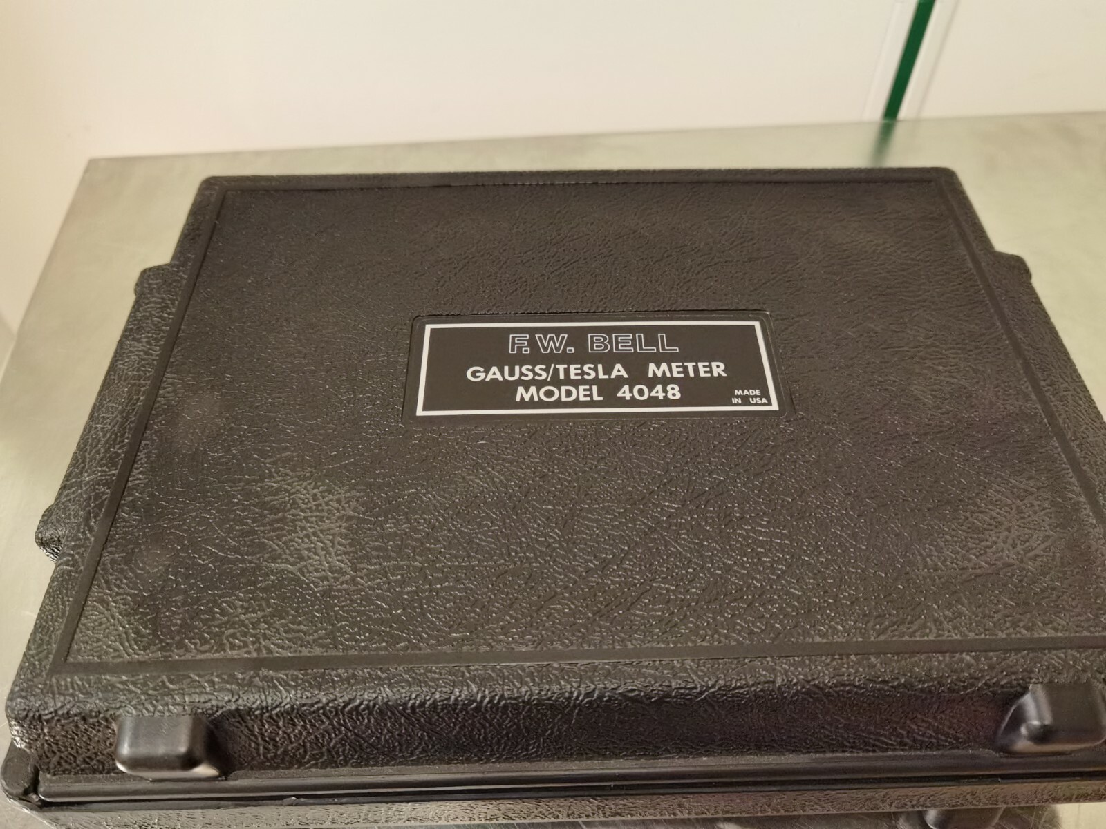 Hand Held Gauss/Tesla Meter. Model 4048 (EW Bell)