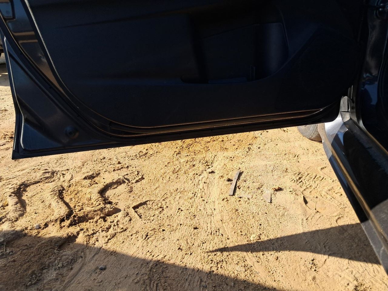 V60 2019 Glove Box 4785945