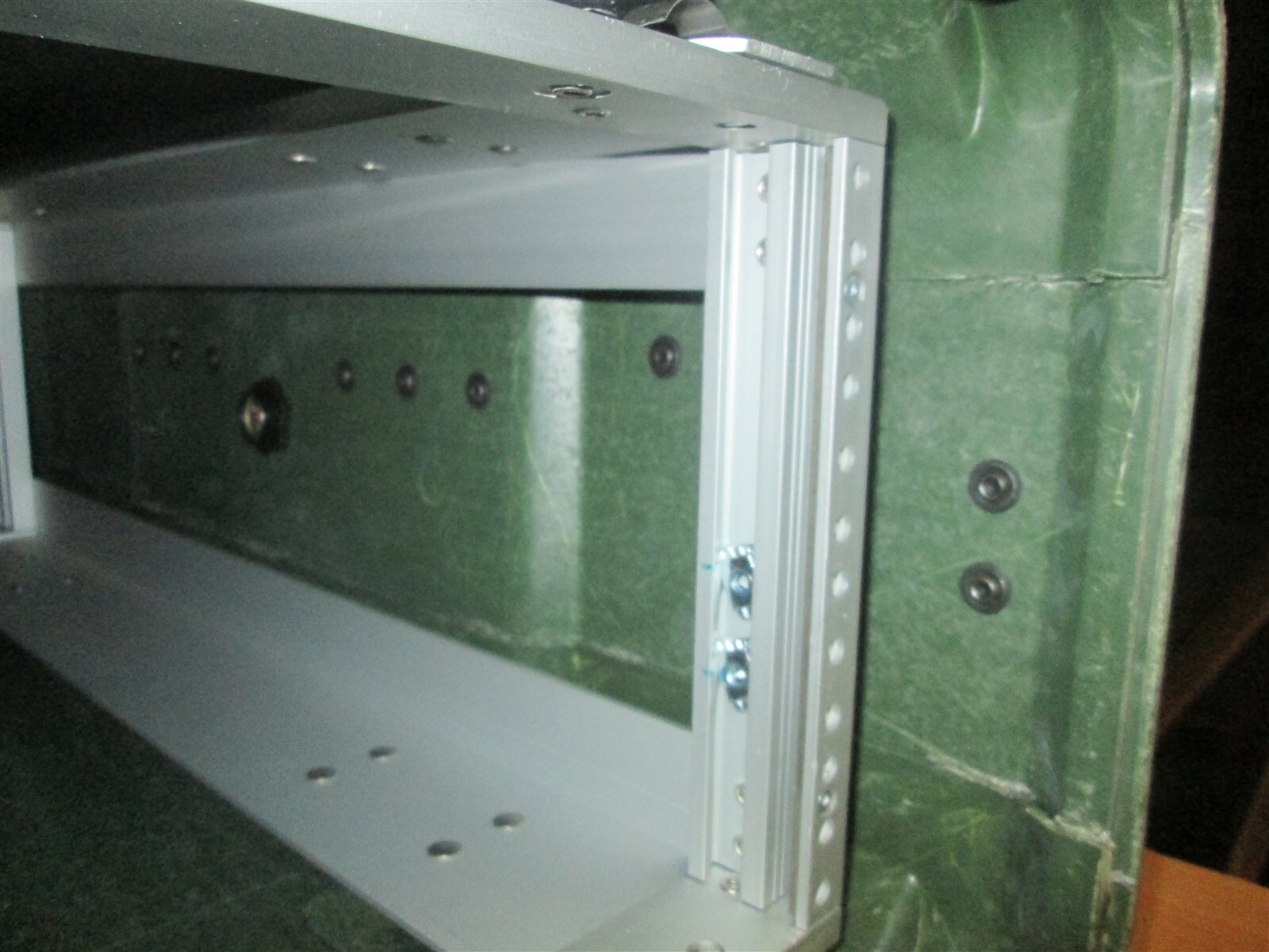 Rackmount 04U x24 Slide Out General Dynamics Composite Shock Mount Rack Case A2