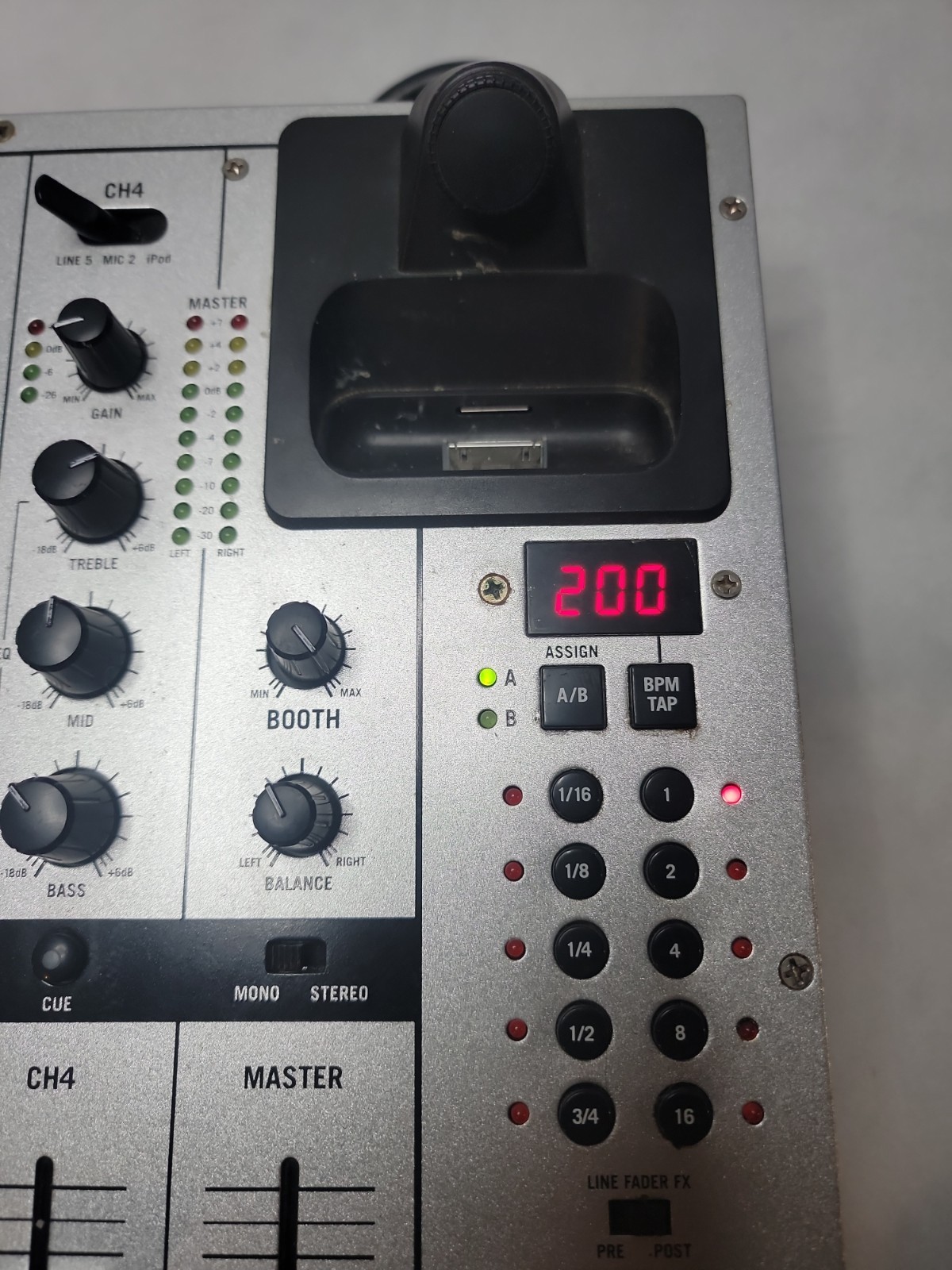 NUMARK IM9 DJ MIXER WITHEFFECTS BEAT COUNTER