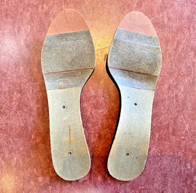 pair of women's vintage oval toe 3-part full, shanked, insole boards US size 6