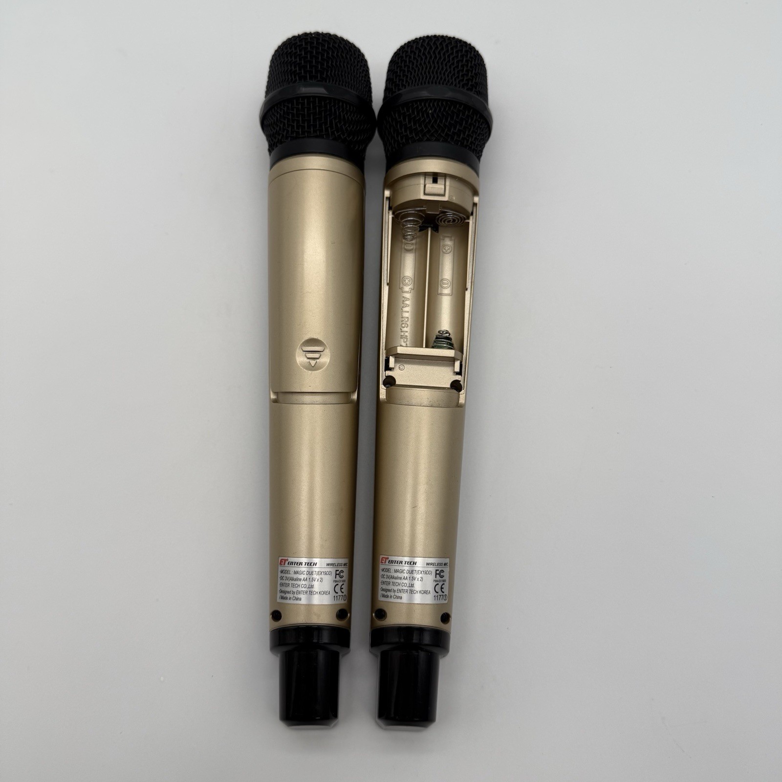 Diamond Magic Sing ET19KV Karaoke With 2 Wireless Mics READ!!!