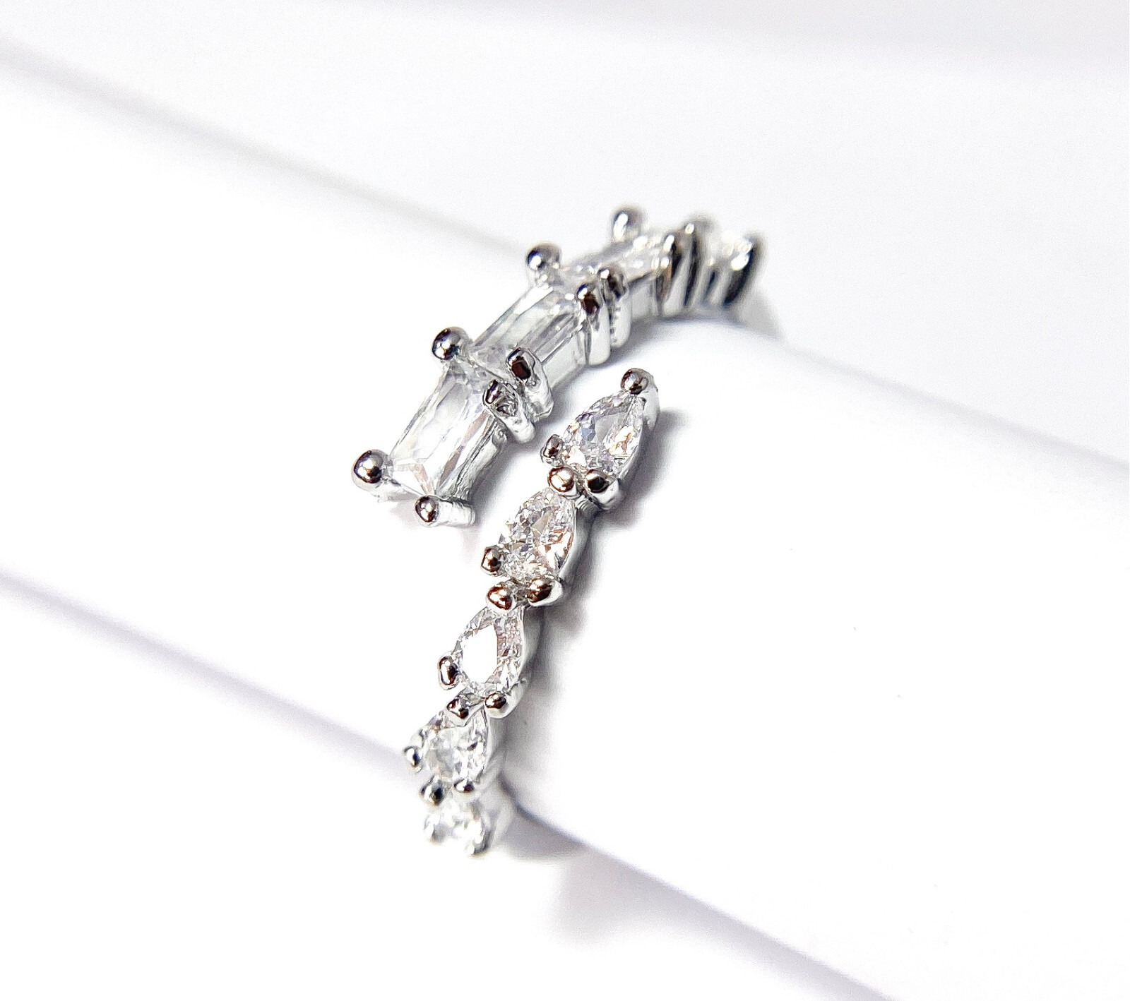 Princess and Pear Cut Crossing CZ Gems Adjustable Mid Ring / Toe Ring
