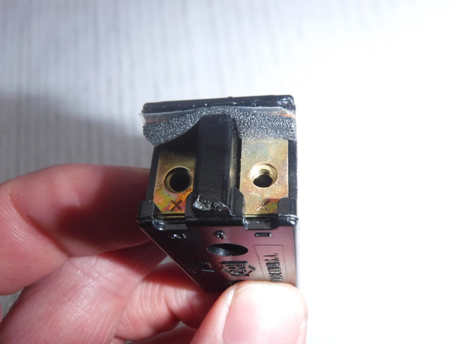 8670K2 / 8A250V / 16A125V Trigger Switch ** Screws Not Included **