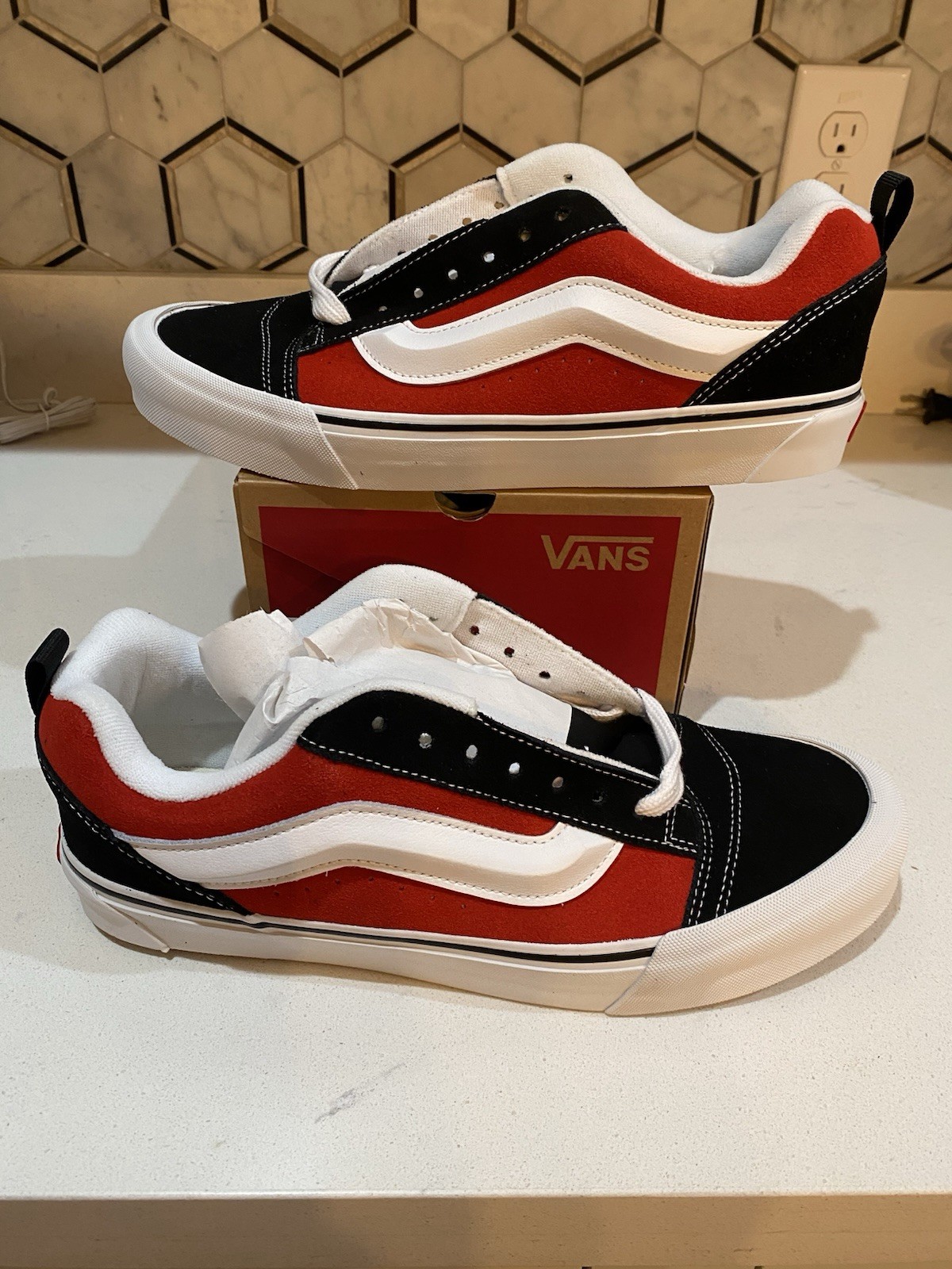 NEW Mens Vans Knu Skool Sneakers Shoes, size 11.5 (also womens 13)