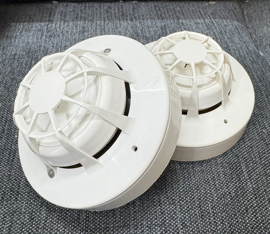 APOLLO 58000-700 APO ADDRESSABLE DISCOVERY MULTI SMOKE DETECTOR LOT OF 2