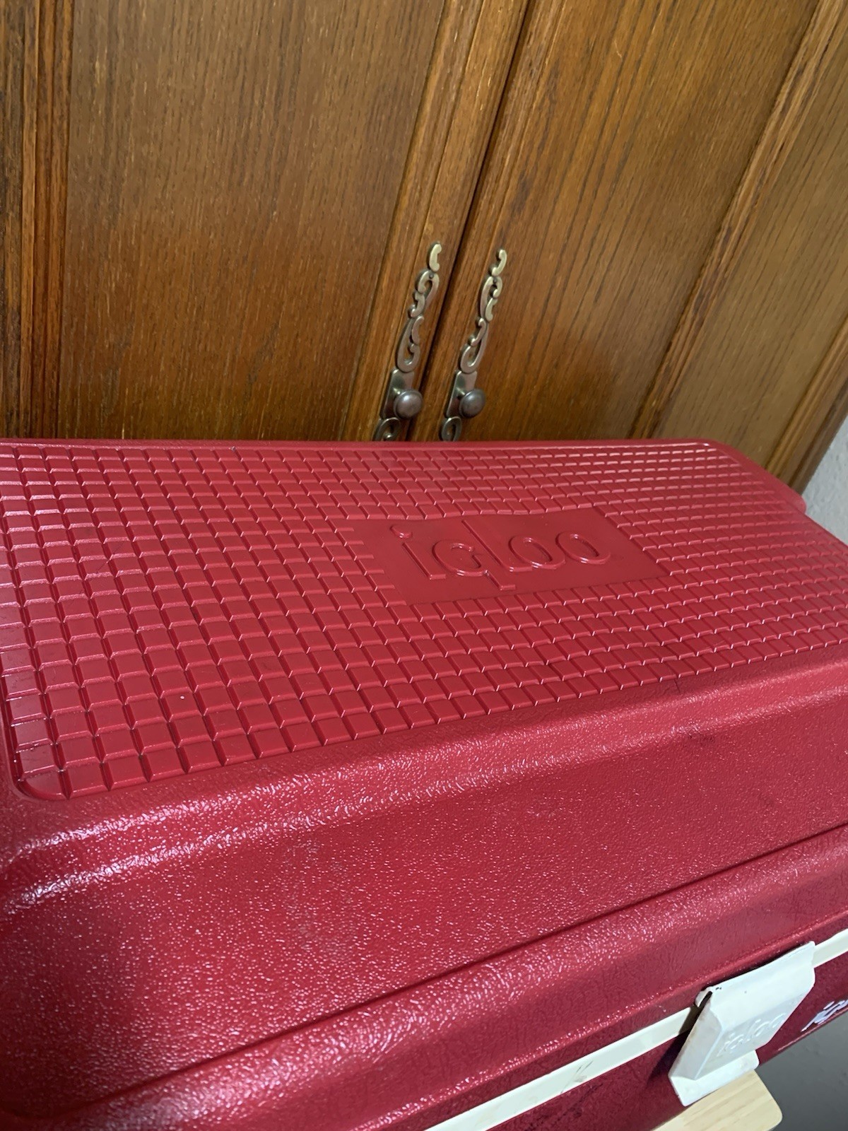1985 Igloo 48 Quart Cooler Red White Handles