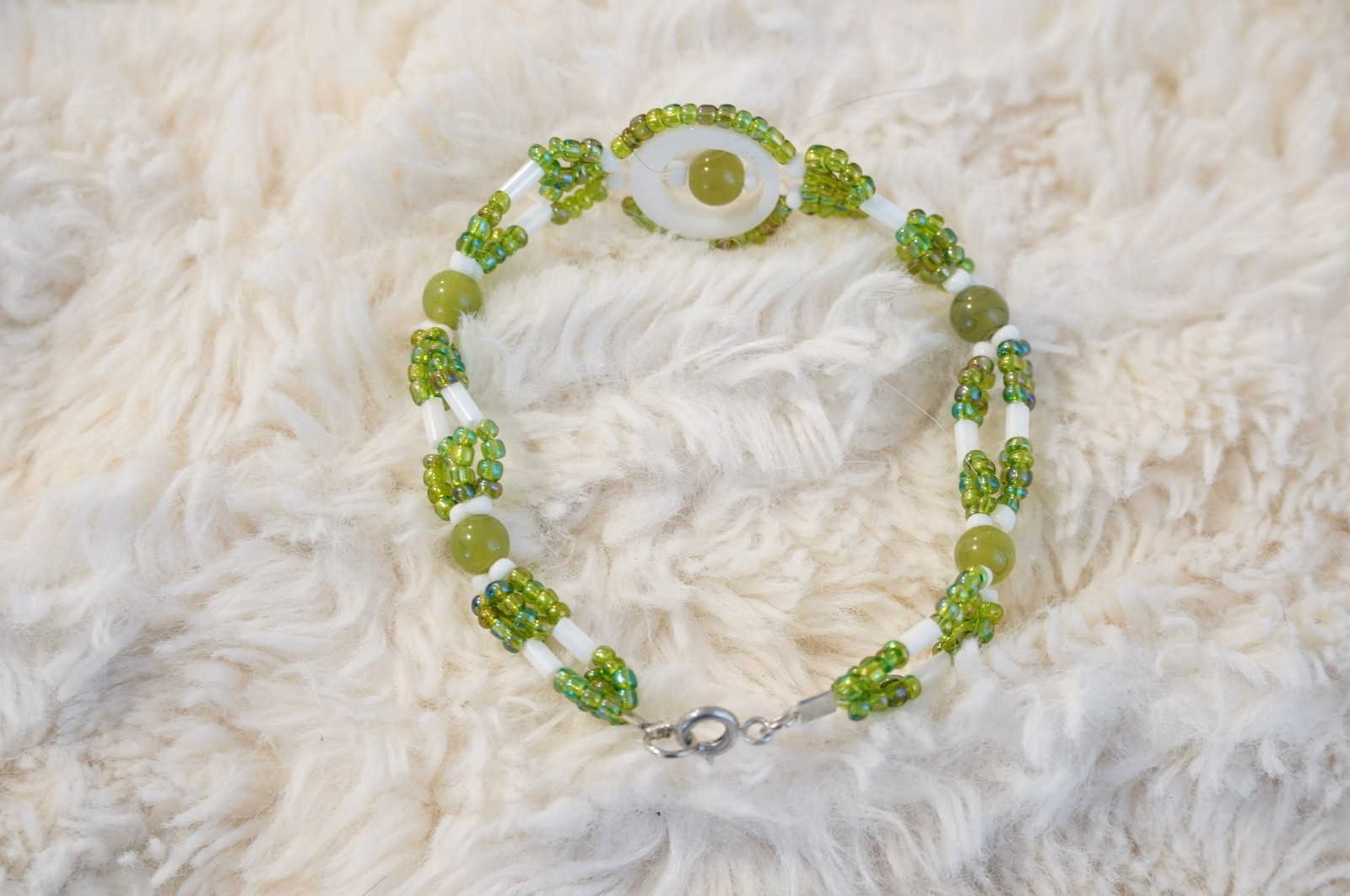 Green and White Glass Bead 7.5" Bracelet