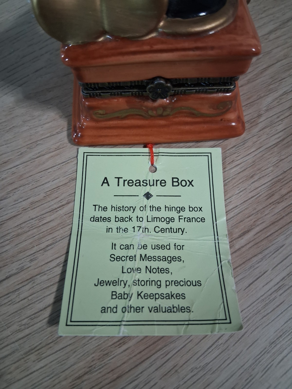 Miniature note treasure box
