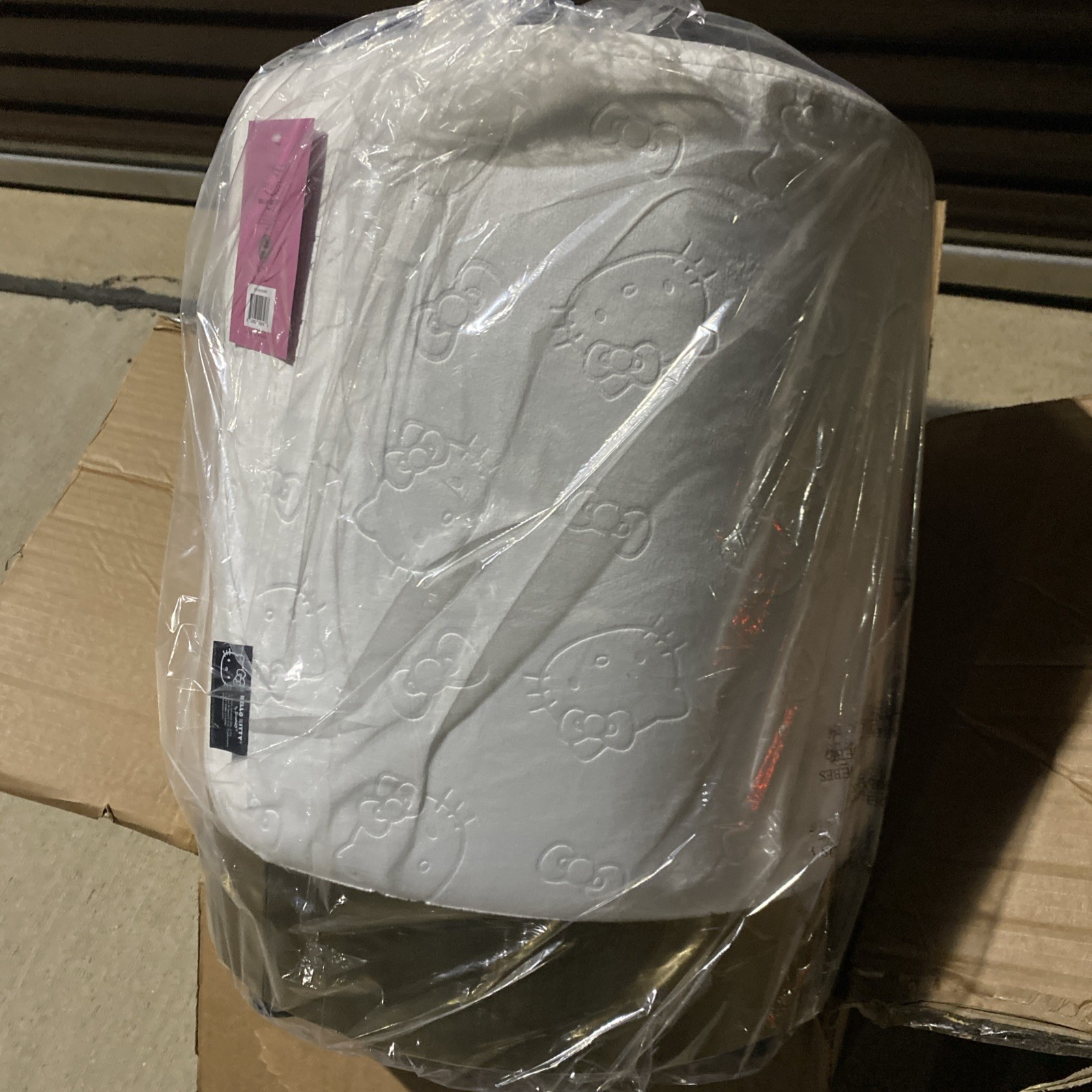 Impressions Hello kitty vanity ottoman round White OPEN BOX (IVFC-HK251-WHT)