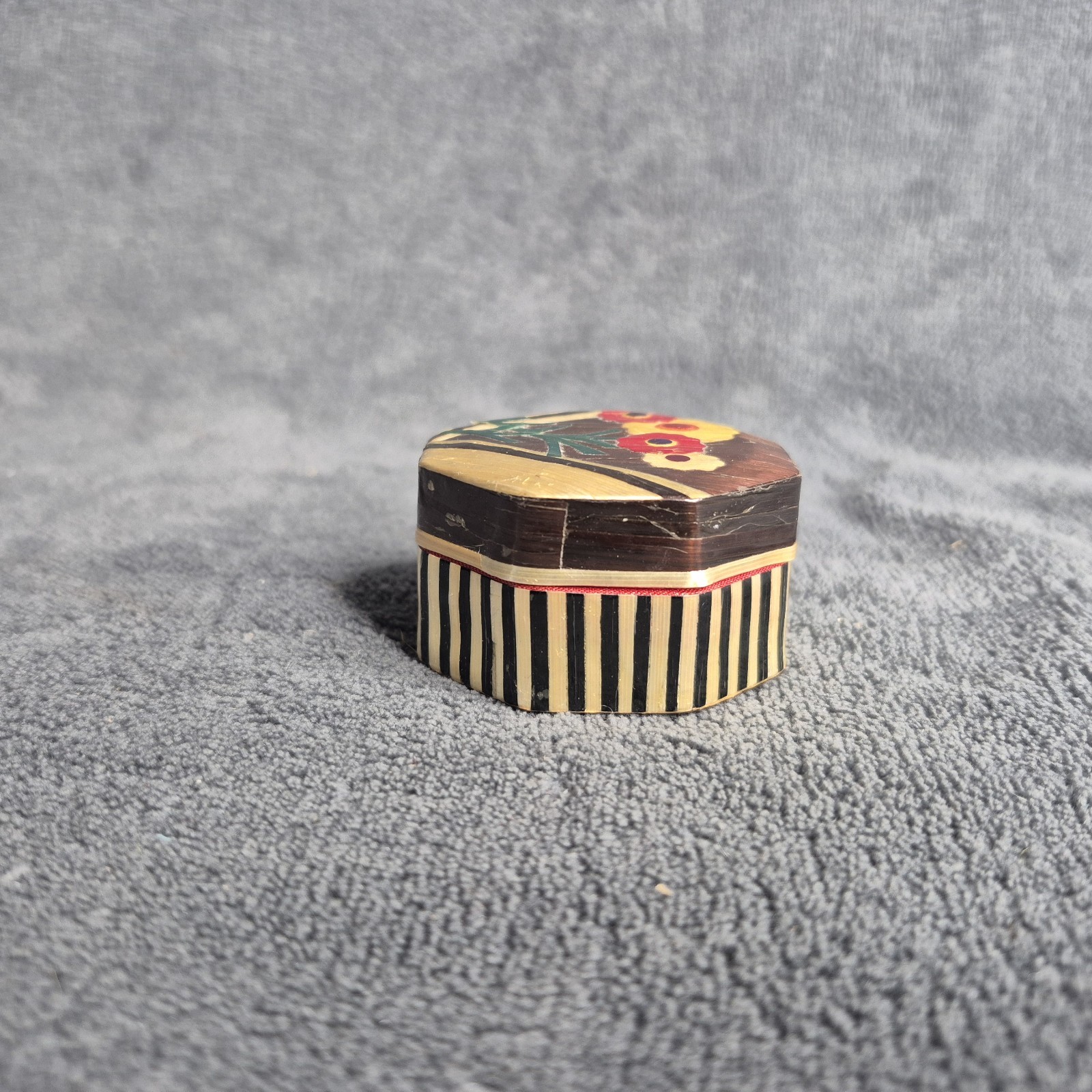 Straw Flower Floral Octagonal Shape Pill Trinket Box