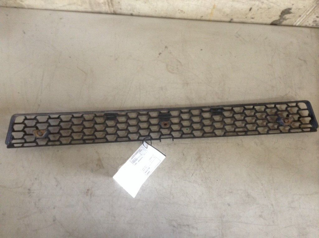 2018-2024 FREIGHTLINER CASCADIA FRONT HOOD LOWER GRILLE GRILL 17-20827-000  7513
