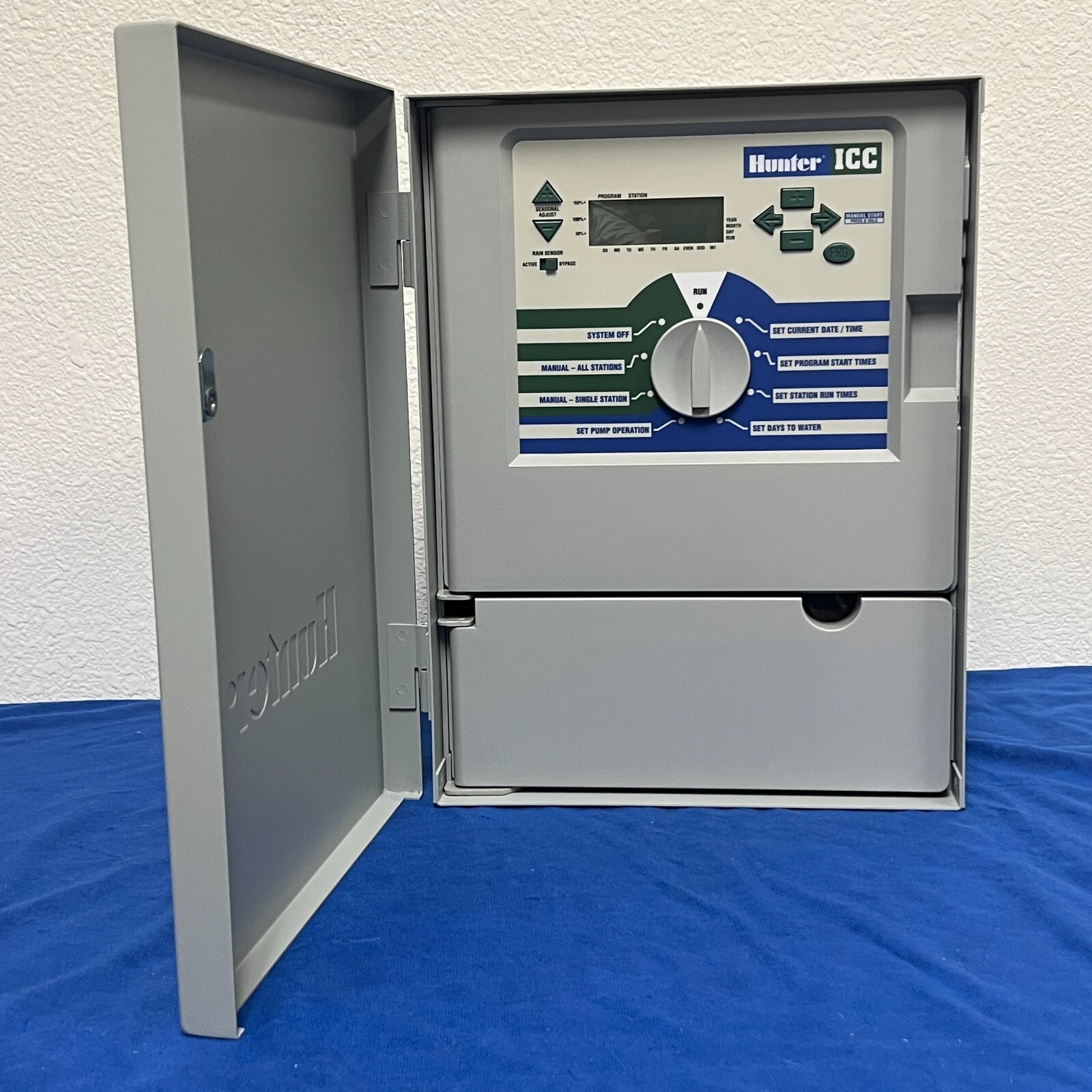 Hunter ICC-800-M Sprinkler Irrigation Timer Controller 8 Station CASE DAMAGED