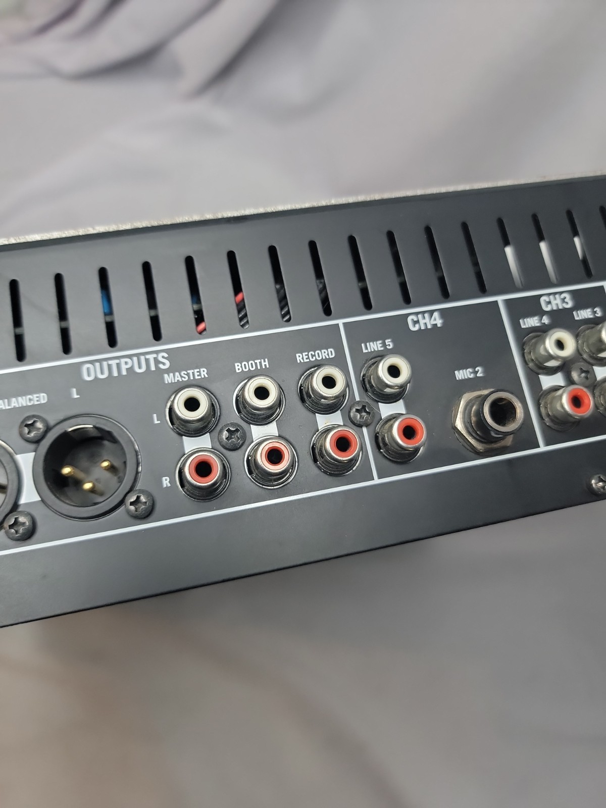 NUMARK IM9 DJ MIXER WITHEFFECTS BEAT COUNTER