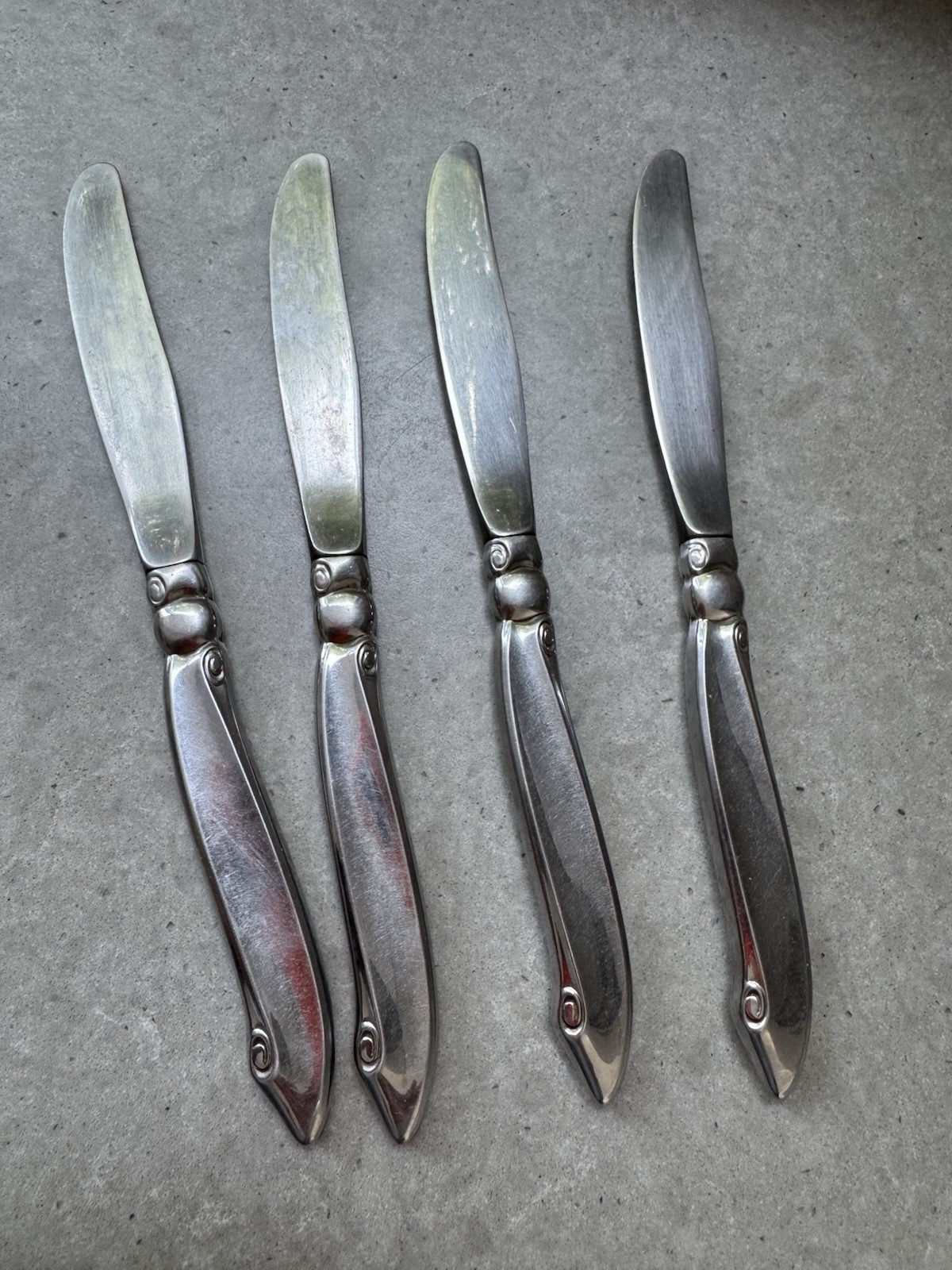 Oneida USA Rogers Flair Pattern Stainless Flatware Complete Service for 4 20 Pcs