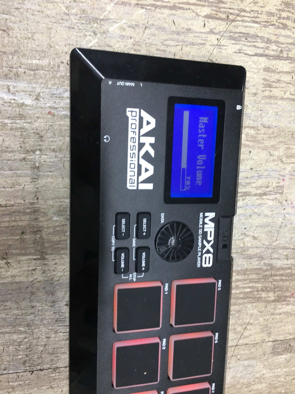 AKAI Professional MPX8 - Portable Sample Pad Controller with cable .