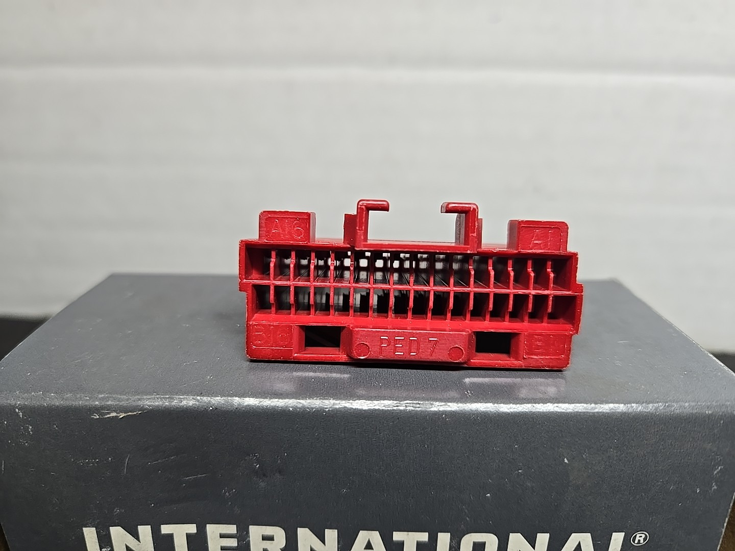 NOS Navistar International 3598706C1 CONNECTOR, ELECT, 32-WAY